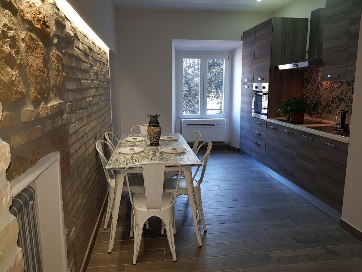 Giulya Guesthouse ローマ エクステリア 写真